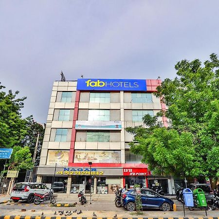 Leo Hotel Ahmedabad Ngoại thất bức ảnh