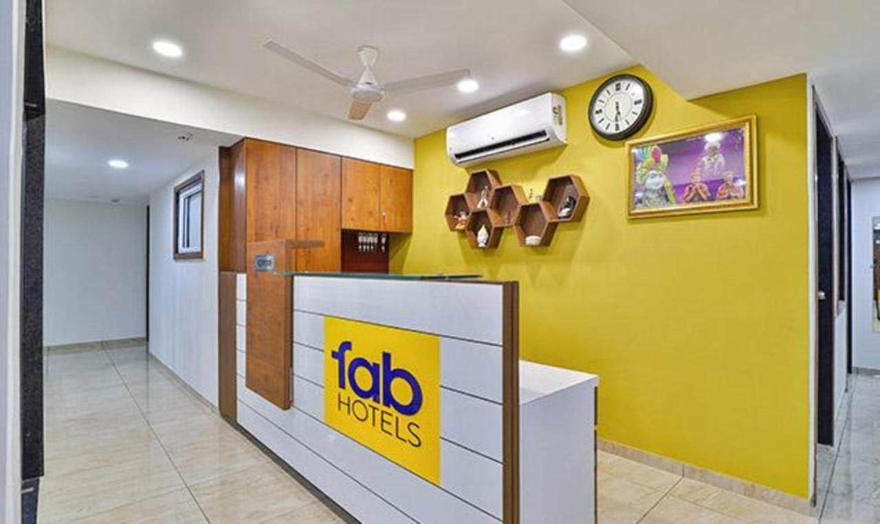 Leo Hotel Ahmedabad Ngoại thất bức ảnh