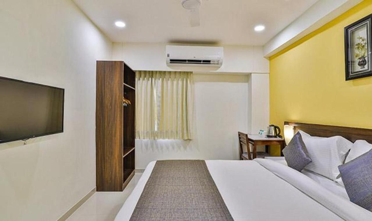 Leo Hotel Ahmedabad Ngoại thất bức ảnh