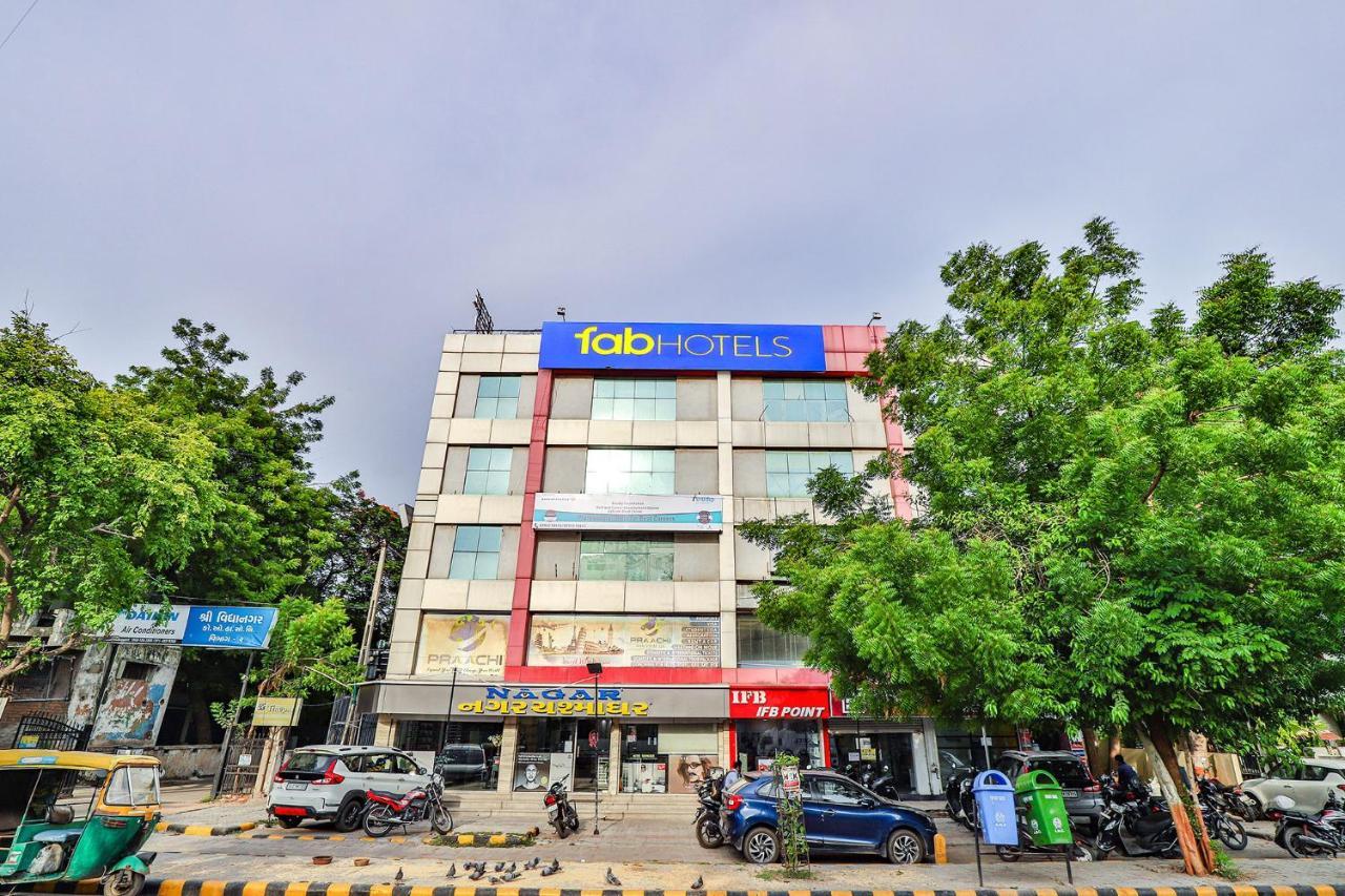 Leo Hotel Ahmedabad Ngoại thất bức ảnh