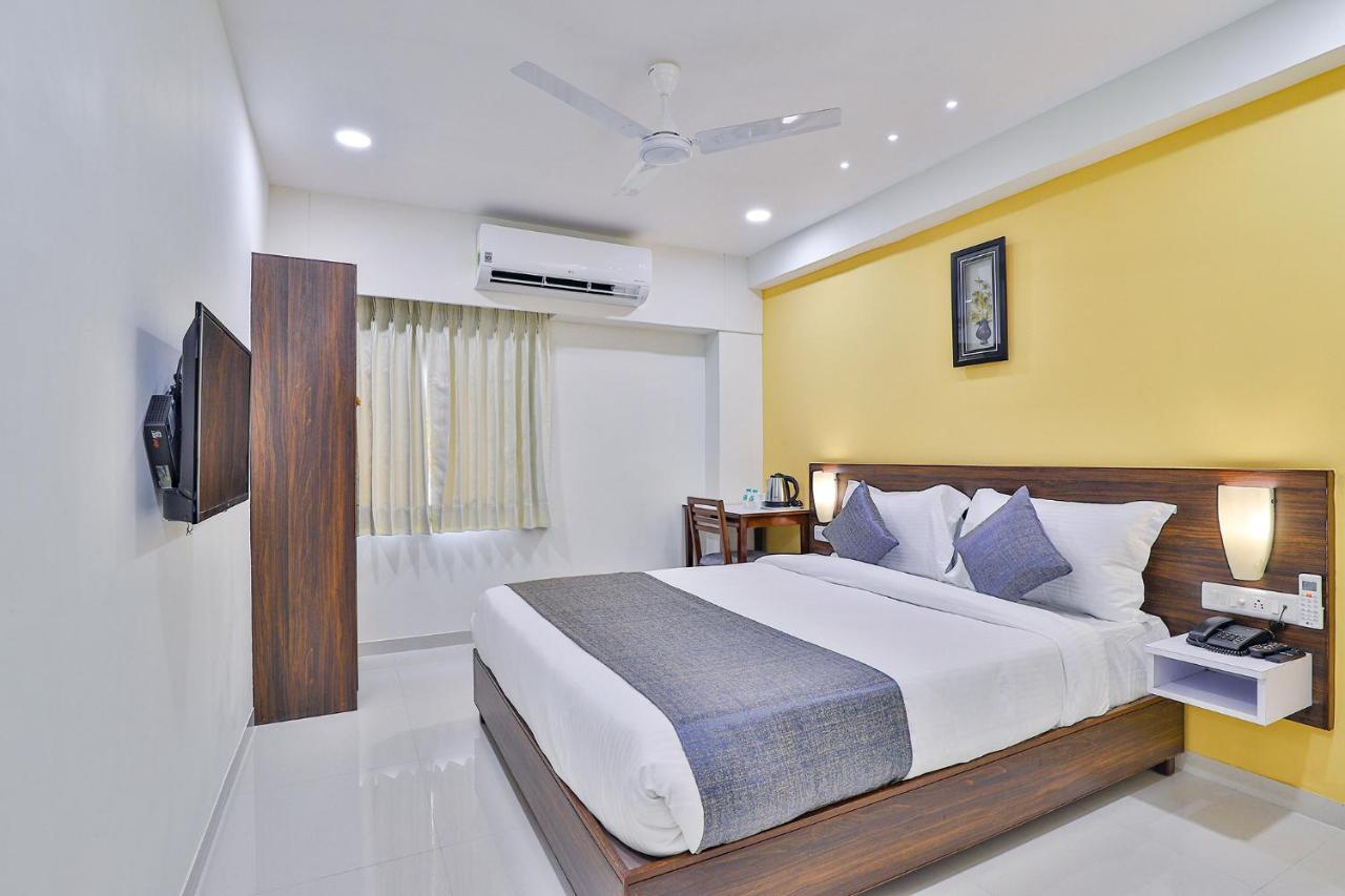 Leo Hotel Ahmedabad Ngoại thất bức ảnh