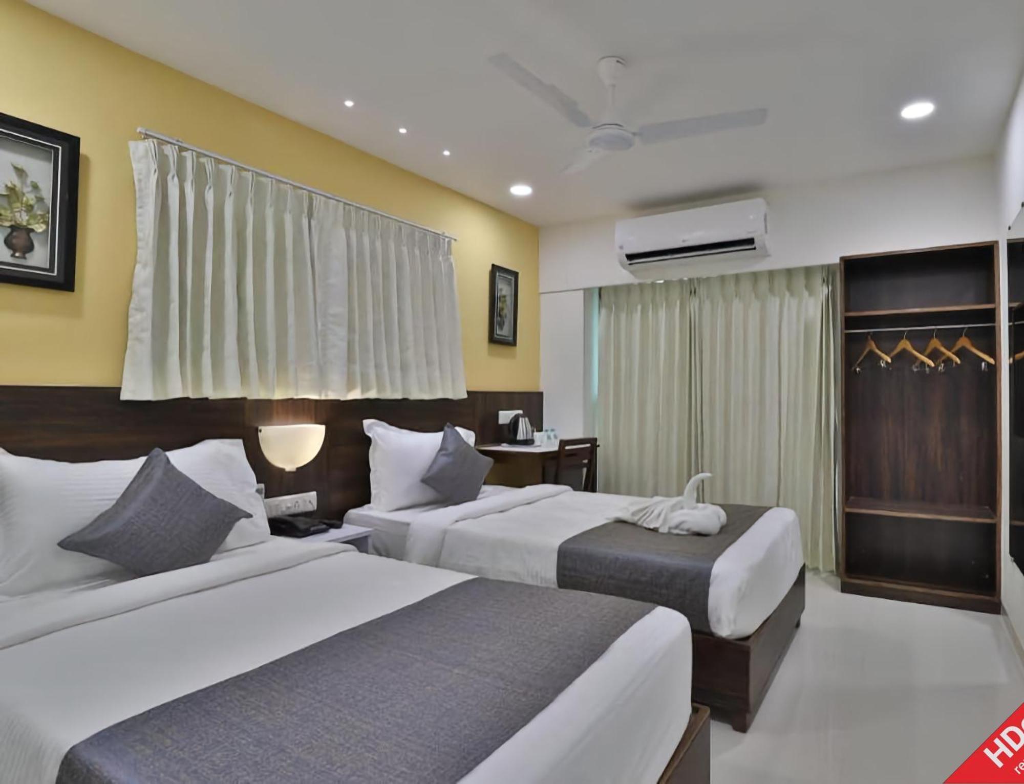 Leo Hotel Ahmedabad Ngoại thất bức ảnh