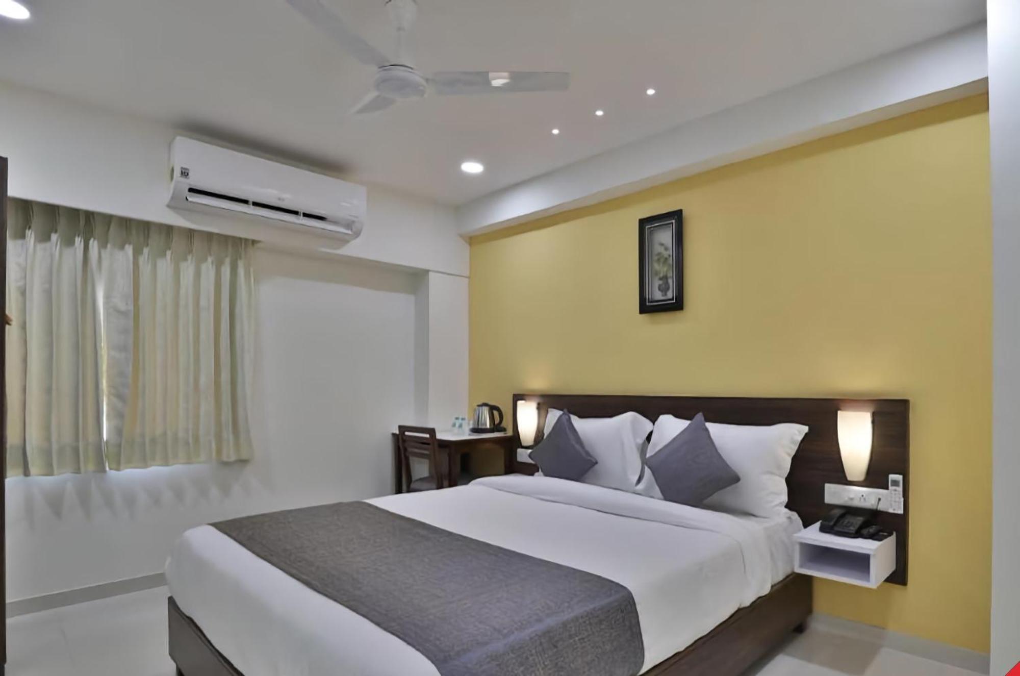 Leo Hotel Ahmedabad Ngoại thất bức ảnh