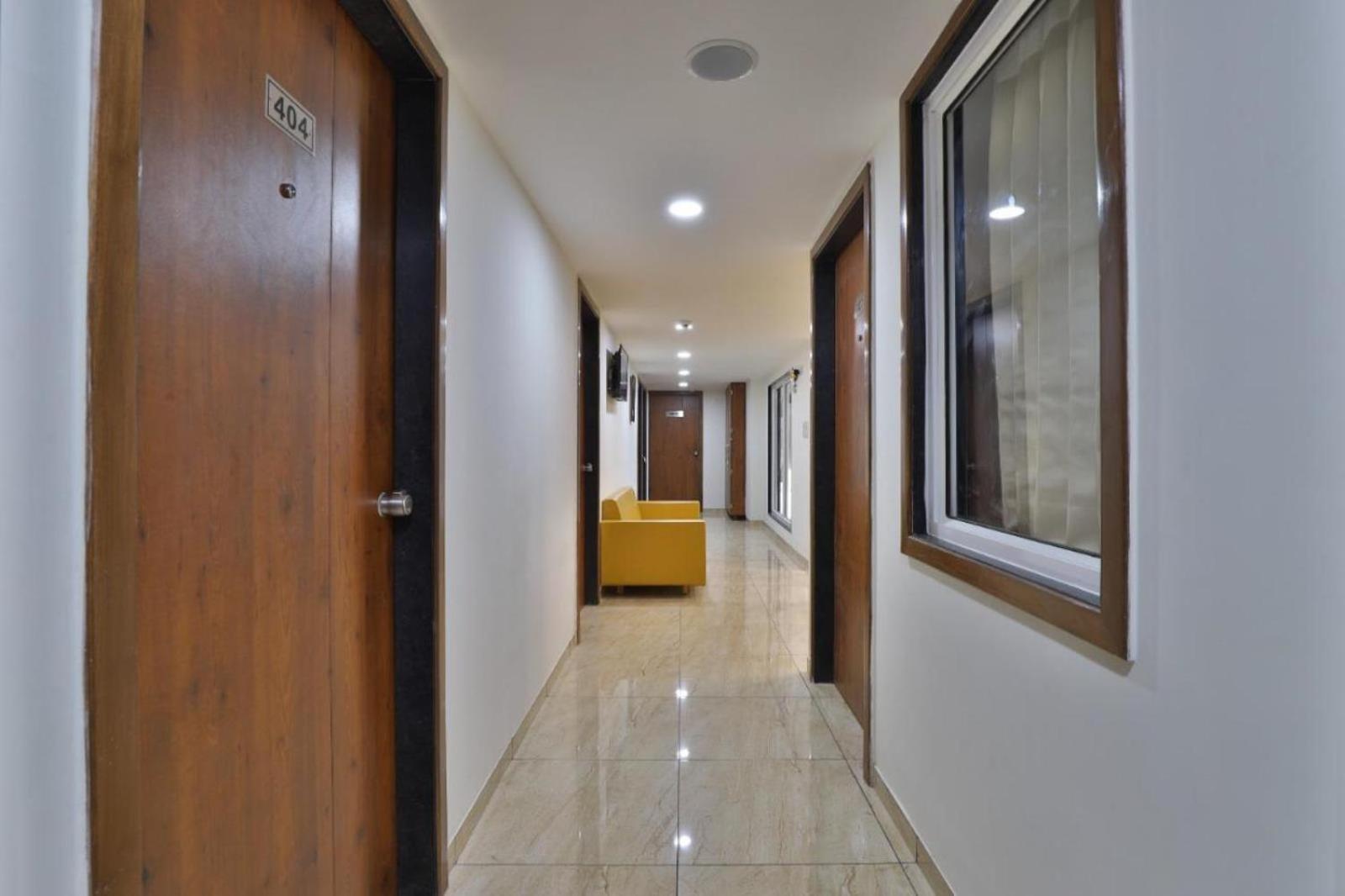 Leo Hotel Ahmedabad Ngoại thất bức ảnh