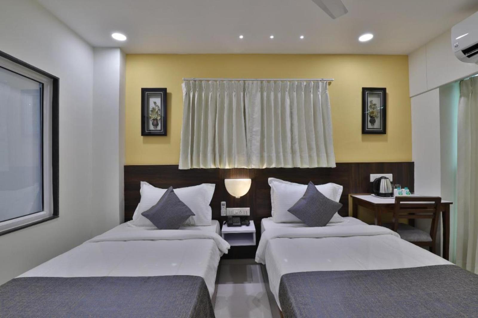 Leo Hotel Ahmedabad Ngoại thất bức ảnh